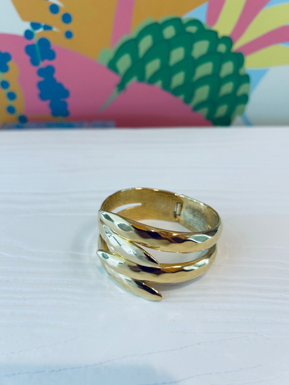 Vintage Women's Hammered Hinged Bracelet Gold-Tone Modernist Clamper - Picture 1 of 4